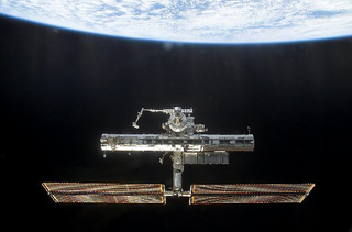 Illustration for article titled Behold the Tragic Beauty of the International Space Station